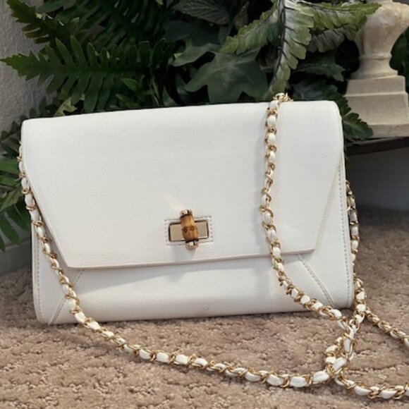 Lilly Pulitzer Handbags - Lilly Pulitzer ~ White Crossbody Bag